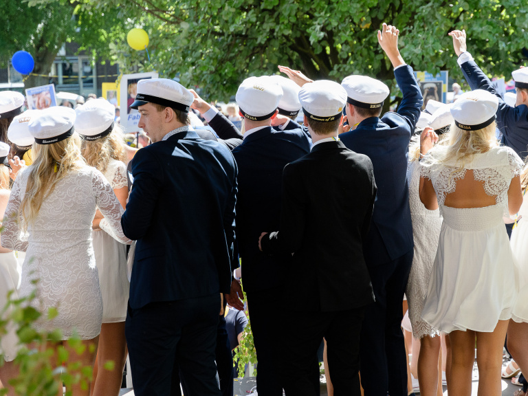 Finklädda studenter